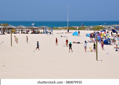 Kids Playing Cricket At Cottesloe Beach In Western Australia/Beach Cricket/COTTESLOE,WA,AUSTRALIA-JANUARY 6,2016: Kids Playing Cricket At Cottesloe Beach In Cottesloe, Western Australia