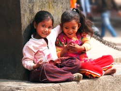 Děti Sedí Na Ulici Káthmandu Nepálu      
