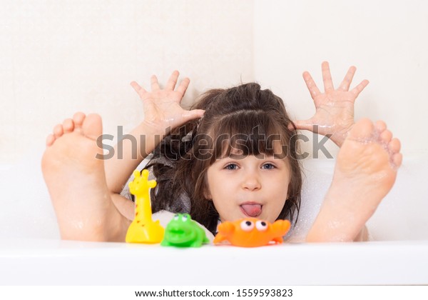 Mother and child having bubble bath Stock Photo - Alamy