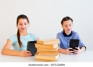 kids using tablet computers