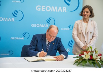 Kiel, Germany, Sep 8. 2021 Prince Albert II Of Monaco Entry In Geomar's Guest Book In Kiel In The Presence Of The Director Katja Matthes