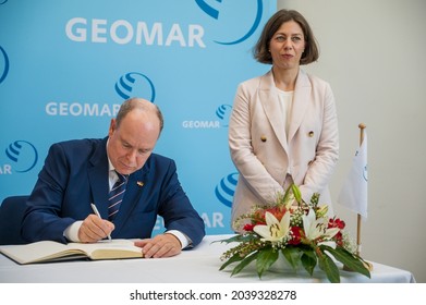 Kiel, Germany, Sep 8. 2021 Prince Albert II Of Monaco Entry In Geomar's Guest Book In Kiel In The Presence Of The Director Katja Matthes