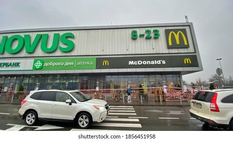 Kiev. November 15, 2020. Metro Station Osokorki. The McDonald's Fast Food Restaurant Is Not Open To The Public. Weekend Quarantine