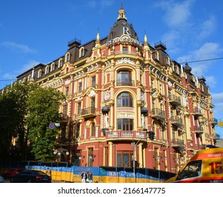 KIEV UKRAINE 09 04 17: Facade Of The Renaissance Kyiv Hotel. Renaissance Hotels Is A Luxury Hotel Brand Of Marriott International. It Was Founded In 1981 As Ramada Renaissance