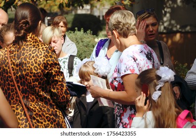 Kiev Ukraine 1 September 2018. 
A Meeting Of Parents And Students With A Primary School Teacher On The School Line. School And Education Concept