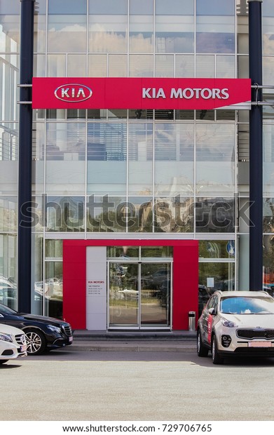 Kiev,\
Ukraine - August 22, 2017: Kia dealership sign on the building. Kia\
is South Korea\'s famous auto\
manufacturer.\

