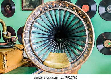 KIEV, UKRAINE - July 2017: Flea Market In Kiev. Old Vintage Used Electronics: Retro Turntable, Gramophone, Phonograph Records For Sale On Secondhand Market In Kiev, Ukraine