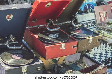 KIEV, UKRAINE - July 2017: Flea Market In Kiev. Old Vintage Stuff For Sale. Different Used Electronics: Retro Turntable, Gramophone, Phonograph Records For Sale On Secondhand Market In Kiev, Ukraine