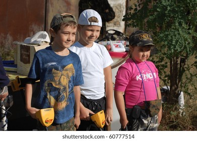 KIEV, UKRAINE - SEP 11: Unidentified Members Of Ukrainian Federation Of Metal Searchin Sport On The First Ukrainian Competition Of Treasure Hunting, Kids Competition,September 11, 2010 In Kiev, Ukraine