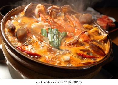 Kimchi-jjigae, Korean style spicy hot pot