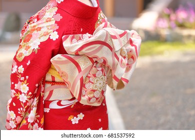 Kimono Women/Kimono Is A Traditional Japanese Clothing