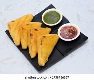 A Kind Of Fritter Filled With Bread And  Potato And Served With Mint And Tamarind Sauce Also Known As Bread Pakora