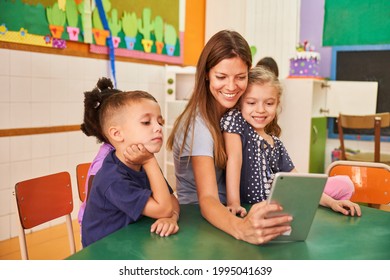 422 Teacher taking selfie Images, Stock Photos & Vectors | Shutterstock