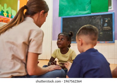 3,025 Teacher talking preschool child Images, Stock Photos & Vectors