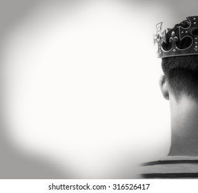  King with crown.