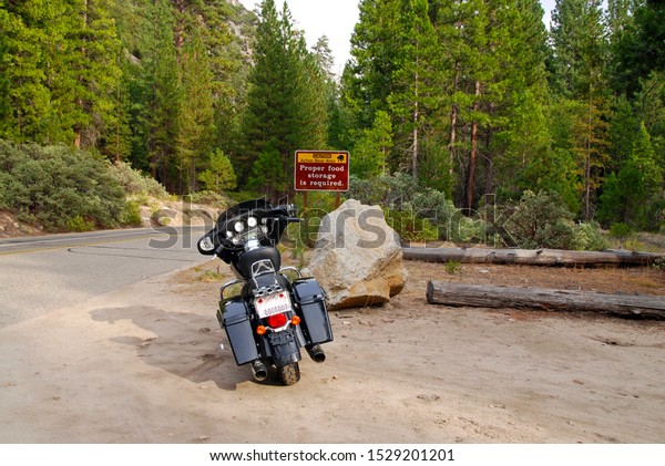 Kings Canyon,
California, 09/29/2009
heavy American motorcycle in Kings Canyon
National Park with bear warning
sign