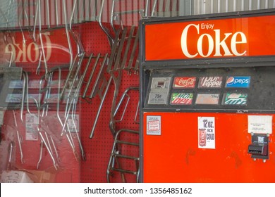 Kingsport, TN / United States - April 1, 2019: A Coke Vending Machine Outside Of A Store Front In Kingsport, TN. 