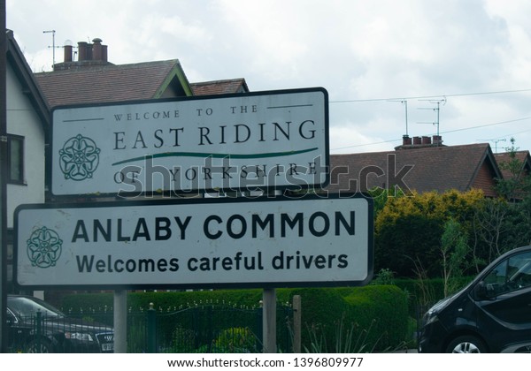 Kingston Upon Hull,\
Britain, UK - 12th May 2019: Road sign on street directing to\
Anlaby Common, East Riding of Yorkshire in Kingston Upon Hull (city\
of culture 2017) 