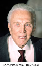 Kirk Douglas At Premiere Of IT RUNS IN THE FAMILY, NY 4/13/2003