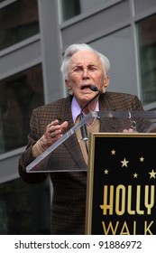 Kirk Douglas At The Zubin Mehta Star On The Hollywood Walk Of Fame, Hollywood, CA. 03-01-11