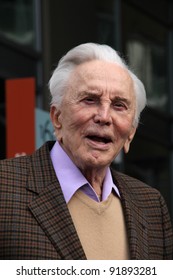 Kirk Douglas At The Zubin Mehta Star On The Hollywood Walk Of Fame, Hollywood, CA. 03-01-11