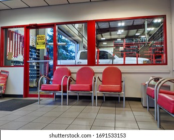 Kirkland, WA / USA - Circa January 2020: View Of The Waiting Area Inside A Discount Tire Shop With A Window Into The Maintenance Area