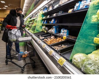 Kirkland, WA USA - Circa January 2022: Angled View Of A Woman Browsing The Food Shortage In The Produce Aisle In A Safeway Grocery Store During Heavy Snow Storms Across Washington.