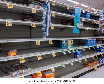 Kirkland, WA USA - Circa October 2021: Angled View Of Low Inventory In The Snack Aisle At SAfeway Grocery Store, During A Back-to-school Snack Shortage.