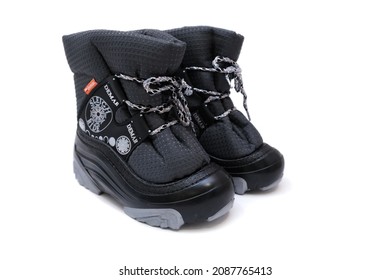 Kirov Russia 11.07.2021
Children's Shoes, Boots With Thermoplastic Soles, Textile Upper, With The Kids Demar Mark, Insulated, For Boys, Gray, Lined With Natural Sheepskin. Made In Poland. 