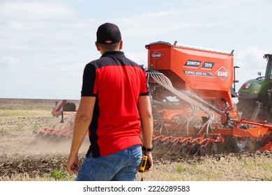 Kirovograd Region,Ukraine - July 24, 2019: Fendt Tractor Seeding With The Kuhn Air Seeder At The Farm Show. Documentary Editorial