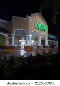 Kissimmee, Florida - February 8, 2022: Vertical Night View Of Publix Supermarket Building Exterior.