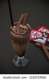 Kit Kay Shake With Kit Kat In It