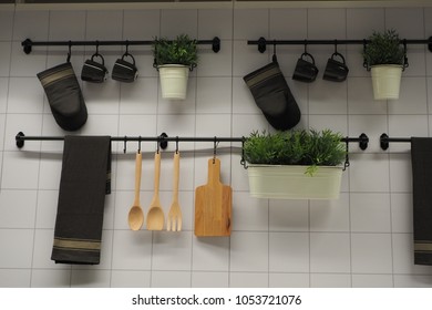Kitchen bars and utensils