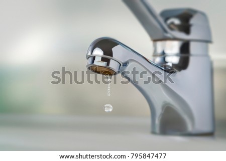 Kitchen faucet with drop