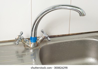  Kitchen Faucet Old Rusty