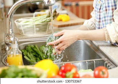 Kitchen, wash vegetables - Powered by Shutterstock