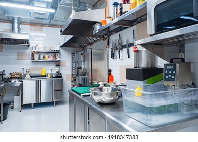 Kitchen Of A Working Restaurant Without People. No One Is Inside Cafe Kitchen. Concept - Work In Restaurant Kitchen. Work As Cook In A Cafe. Career In Horeca Industry. Chromed Equipment In Cook Room