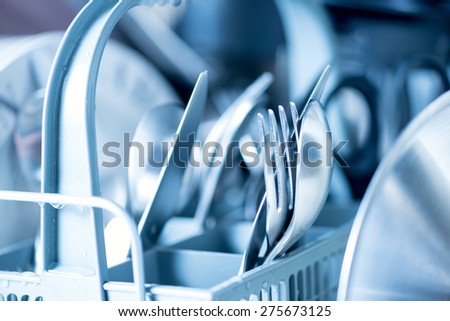 Kitchenware in dishwasher