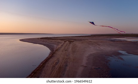 cerf-volant au coucher du soleil