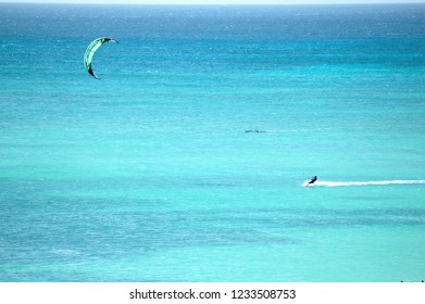 Kite Surfing In Aruba Aerial (1)