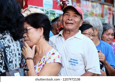 Kiulu Sabah Malaysia - May 9, 2018 : Malaysian Senior Citizen Waiting In Queue To Casts A Vote During 14th Malaysia General Election In Kiulu Sabah Malaysia.