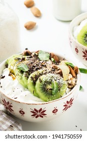 kiwi yogurt bowl for healthy breakfast