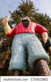 Klamath, California - 2017: Paul Bunyan Statue At Trees Of Mystery. 49-foot Statue Of Paul Bunyan Is Visible From US 101. Paul Bunyan Is A Giant Lumberjack In American And Canadian Folklore Tall Tales