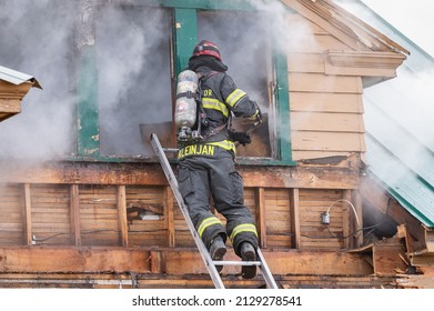 Klamath Falls, Oregon USA 12-8-2020: Firefighters Conduct Structural Fire Training On A Burn To Learn Scenario.