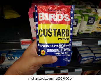 Tepung kastard bird