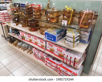 Klang, Malaysia - 25 May 2021 : PYREX set display for sell in the shopping mall with selective focus.
