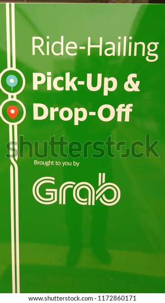 KLANG, MALAYSIA - AUGUAT 18, 2018 : Grab Car, high\
demand for public transport in Malaysia. Price rate is reasonable\
and save the money.  