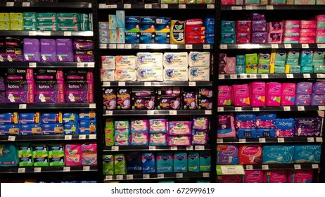 457 Sanitary napkin on shelves Images, Stock Photos & Vectors ...