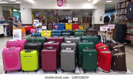 luggage outlet stores