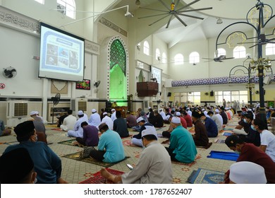 Jamaah prayer Images, Stock Photos & Vectors  Shutterstock